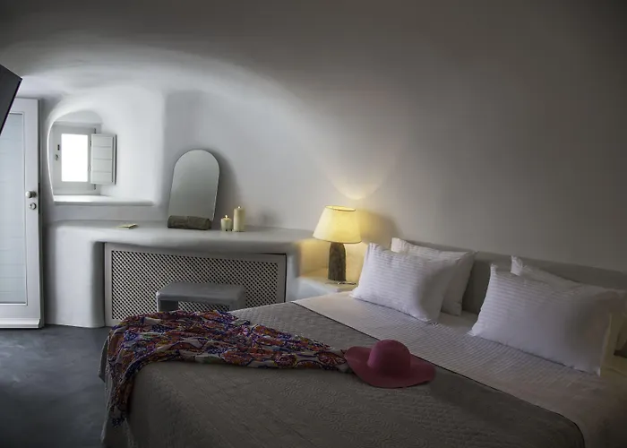 Lava Caves Villa Oia